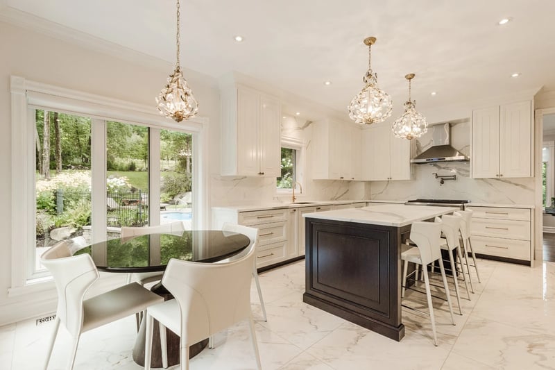 Luxury estate at 524 Rue des Falaises, Mont-Saint-Hilaire, QC — photo 12