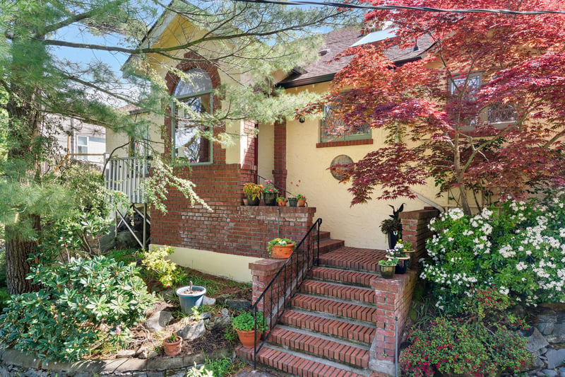 Luxury estate at 1019 Terrace Avenue, Victoria, BC — photo 11
