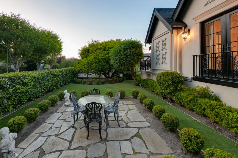 Luxury estate at 867 Victoria Avenue, Victoria, BC — photo 35