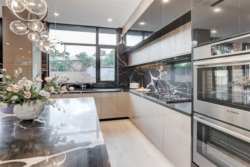 Luxury estate at 16 Lemonwood Drive, Etobicoke, ON — photo 7