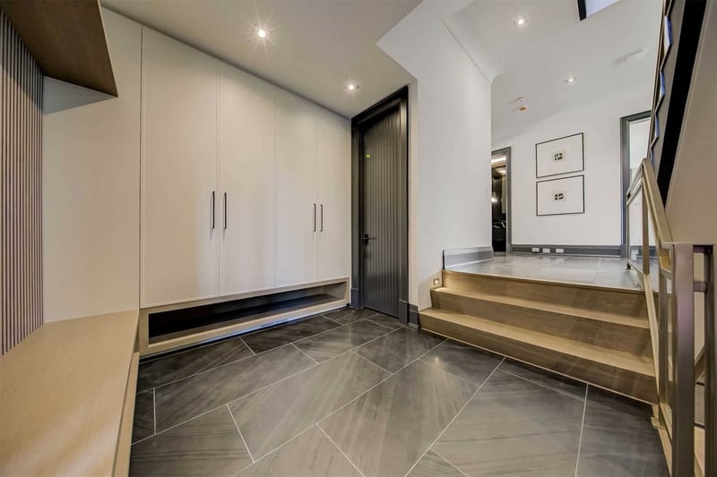 Luxury estate at 211 Glencairn Avenue, Toronto — photo 15