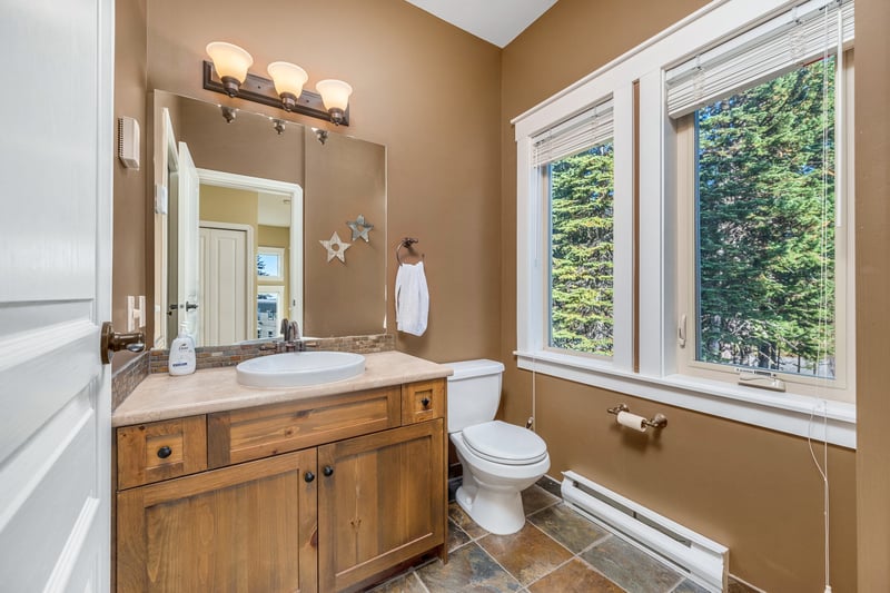 Luxury estate at 720 Monashee Court, Vernon, BC — photo 17