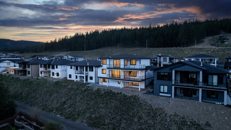 Luxury estate at 2807 Copper Ridge Drive, West Kelowna, BC — photo 2