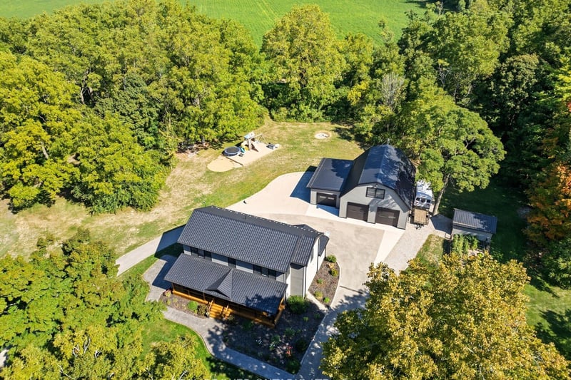 5-bedroom luxury home in 115 Lakeshore Road, Port Burwell, ON