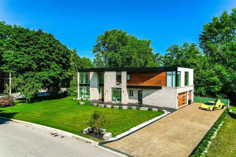 Luxury estate at 560 Shenandoah Drive N, Mississauga — photo 2