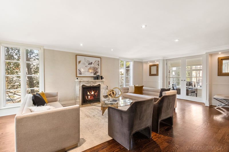 Luxury estate at 27 Strathgowan Crescent, Toronto, ON — photo 3