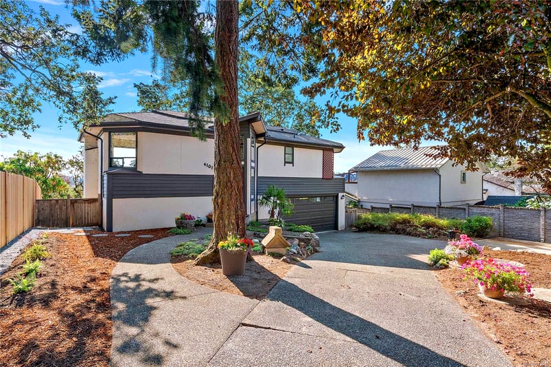 Luxury estate at 4101 Mariposa Heights, Victoria, BC — photo 2