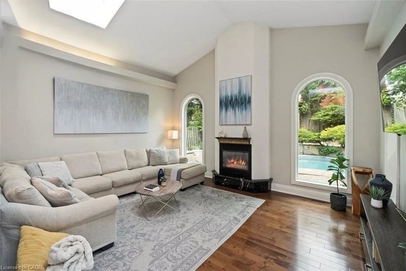 Luxury estate at 381 Queen Street South, Hamilton, ON — photo 9