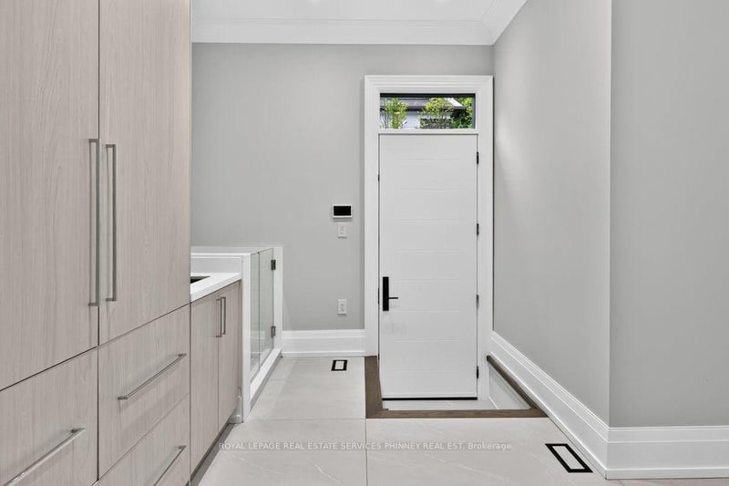 Luxury estate at 533 Carson Lane, Oakville, ON — photo 16