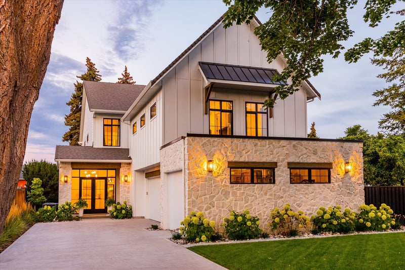 Luxury estate at 2053 Long Street, Kelowna, BC — photo 2