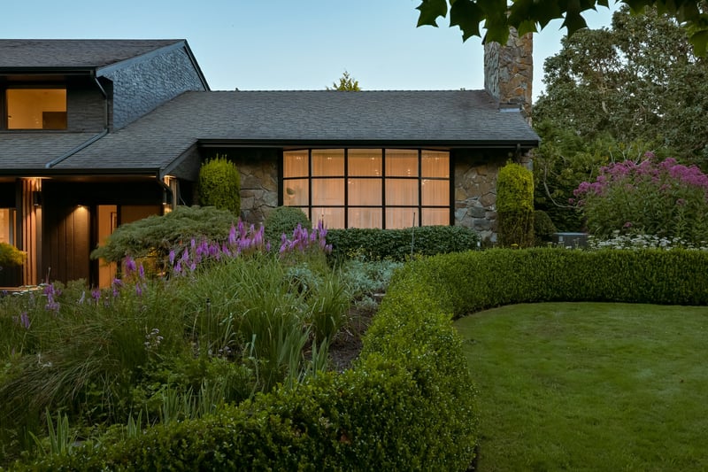 Luxury estate at 3055 Beach Drive, Victoria, BC — photo 3