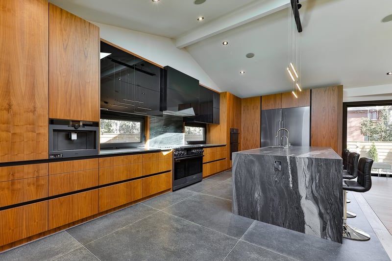 Luxury estate at 621 Sir Richards Road, Mississauga, ON — photo 11