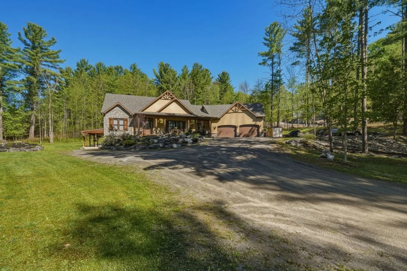Luxury estate at 265 Rue Rosedale, Ayer's Cliff, QC — photo 3