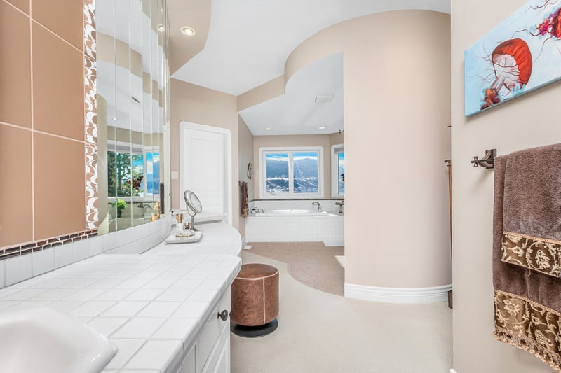 Luxury estate at 7504 Kennedy Lane, Vernon, BC — photo 14