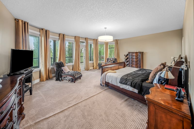 Luxury estate at 40 Blueridge Bay, Calgary, AB — photo 27
