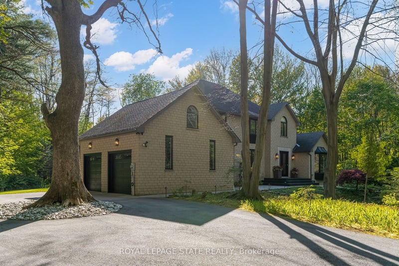Luxury estate at 18 Elder Crescent, Hamilton, ON — photo 3