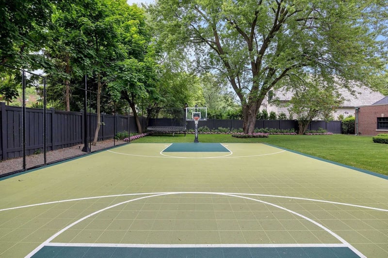 Luxury estate at 31 Sandringham Drive, Toronto — photo 19