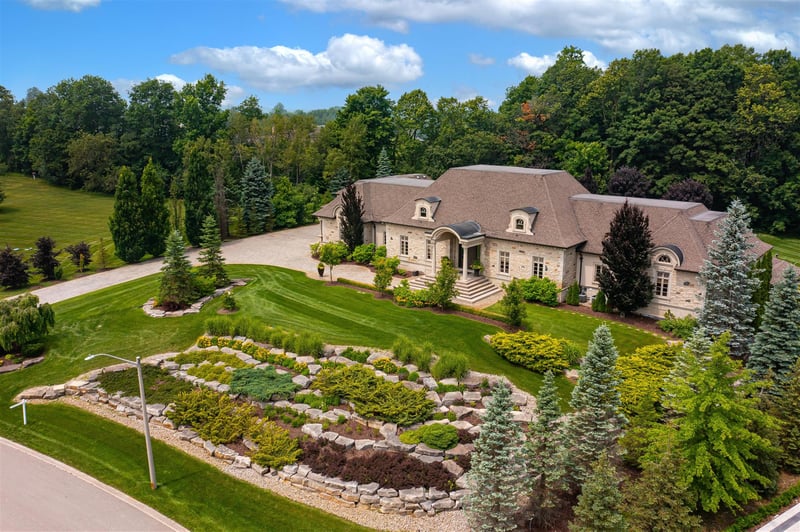 Luxury estate at 95 Eden Vale Dr, King City, ON — photo 2