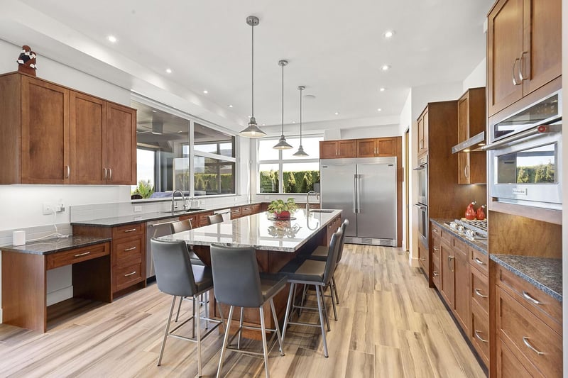 Luxury estate at 704 Stonor Street, Summerland, BC — photo 9