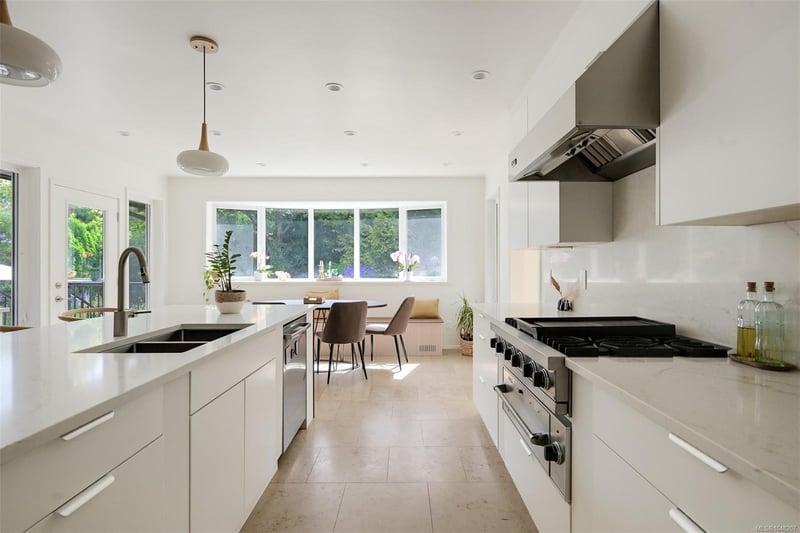 Luxury estate at 3055 Beach Drive, Victoria, BC — photo 34