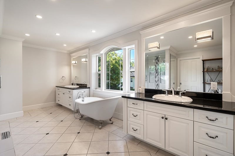 Luxury estate at 13761 22A Avenue, Surrey, BC — photo 12