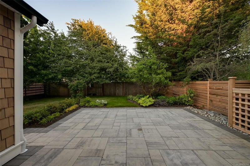 Luxury estate at 587 Oliver Street, Victoria, BC — photo 33