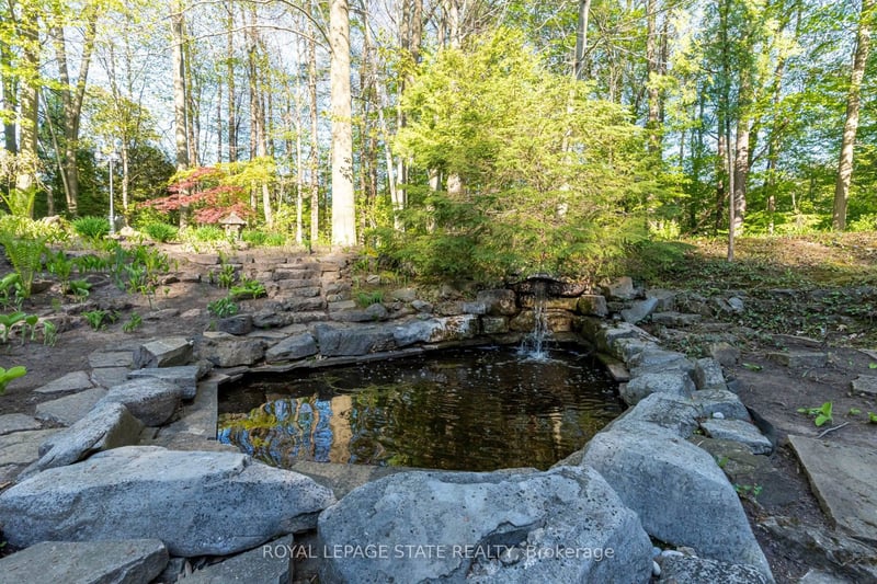 Luxury estate at 18 Elder Crescent, Hamilton, ON — photo 4