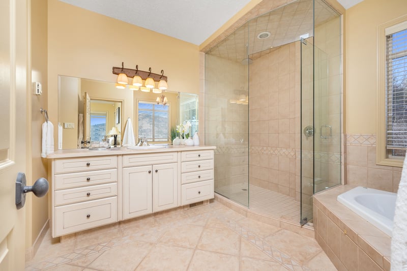 Luxury estate at 200 Melrose Court, Vernon, BC — photo 17