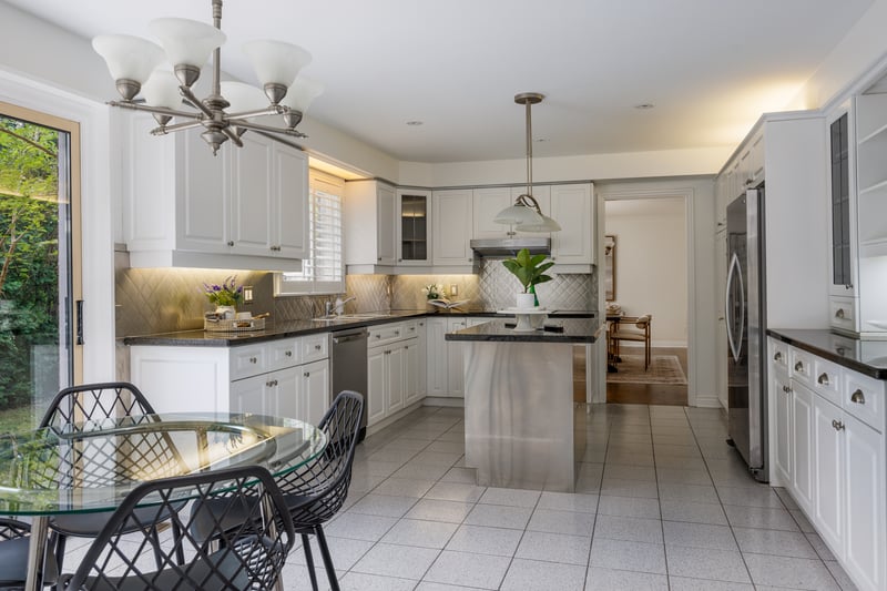Luxury estate at 15 Old Colony Rd, Toronto, ON — photo 17