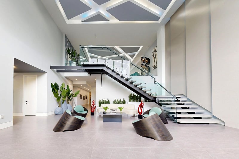 Luxury estate at 23 Hunters Glen Rd, Aurora, ON — photo 4