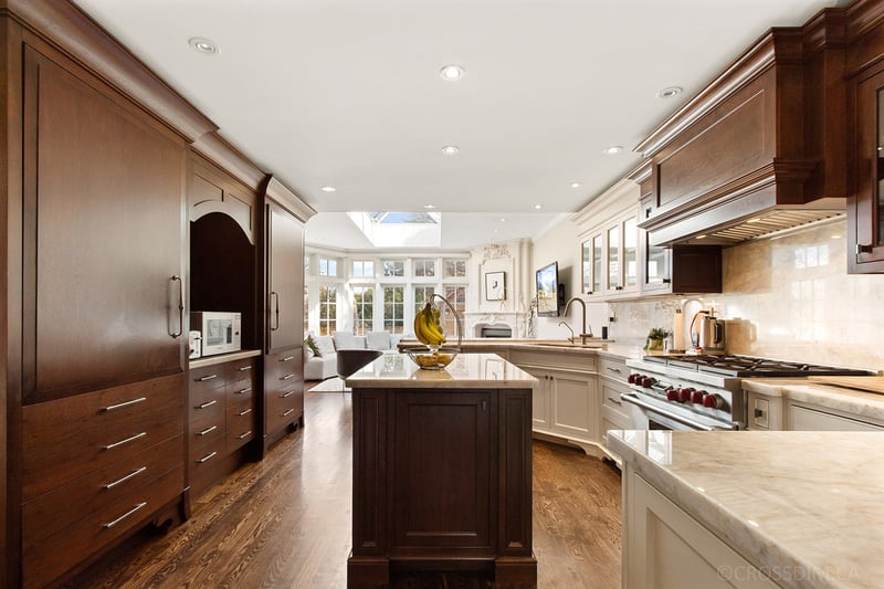 Luxury estate at 27 Strathgowan Crescent, Toronto, ON — photo 8