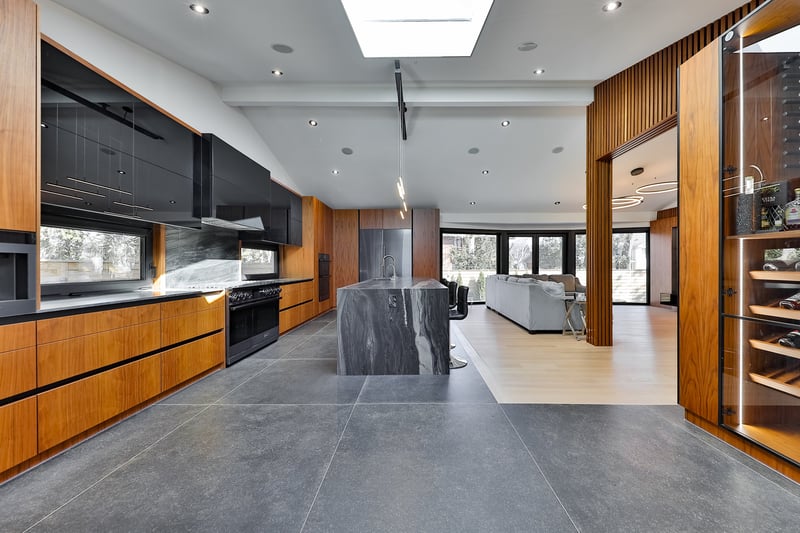 Luxury estate at 621 Sir Richards Road, Mississauga, ON — photo 12