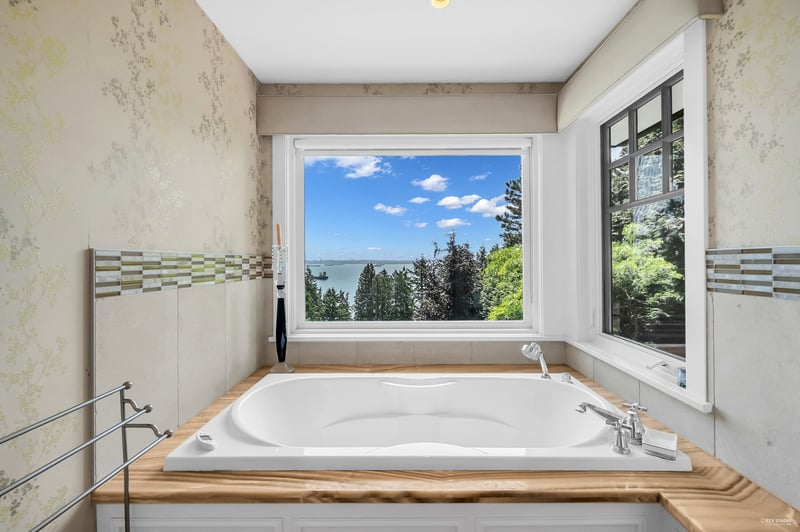 Luxury estate at 4668 Clovelly Walk, West Vancouver, BC — photo 20