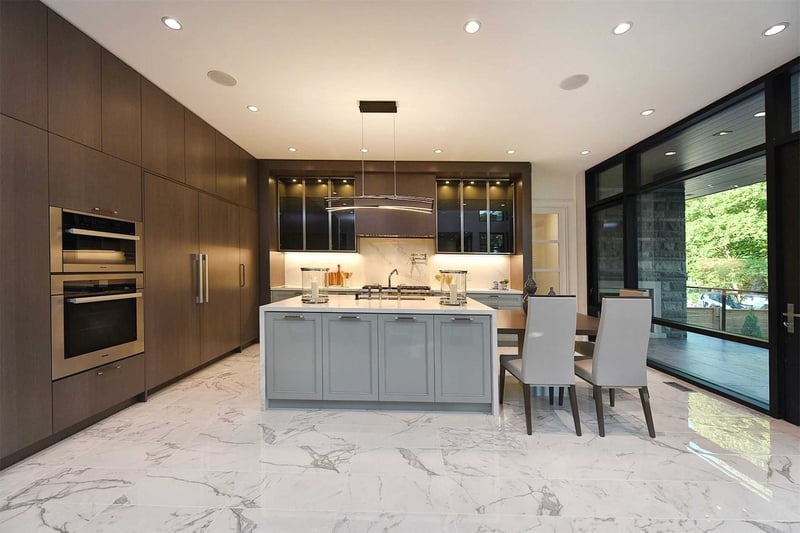 Luxury estate at 4042 Apple Valley Lane, Burlington — photo 9