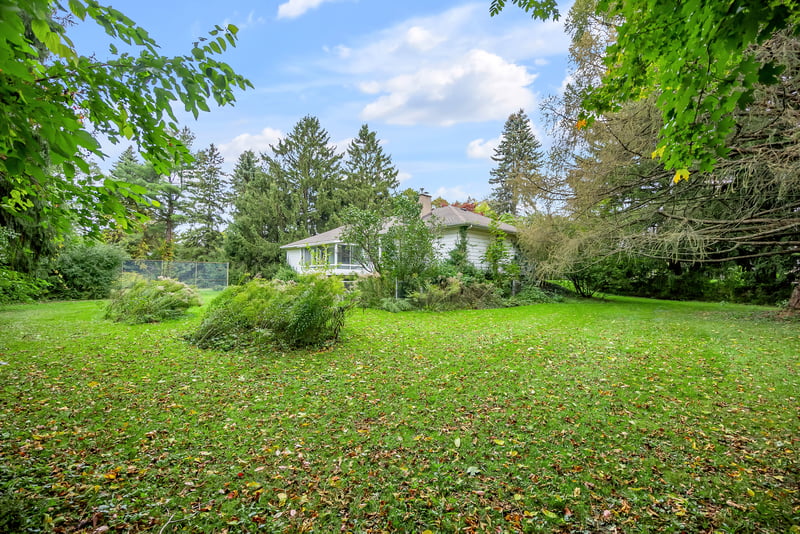 Luxury estate at 49 Thornwood Drive, Hamilton, ON — photo 11