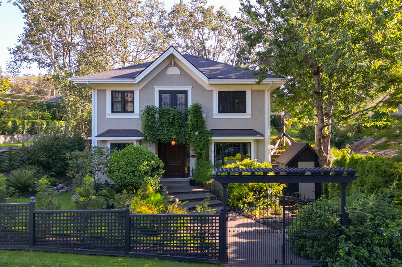 Luxury estate at 1517 Maud Street, Victoria, BC — photo 2