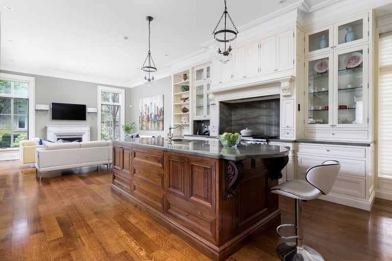 Luxury estate at 2 Montclair Avenue, Toronto — photo 7