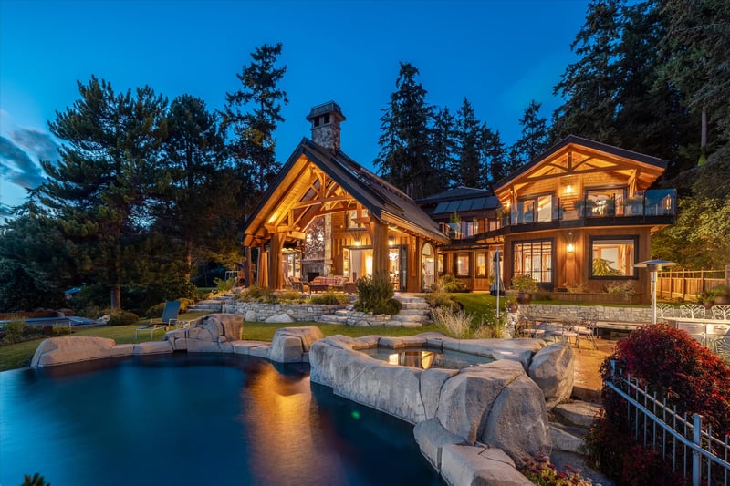 5-bedroom luxury home in 5871 Sunshine Coast Highway, Sechelt, BC