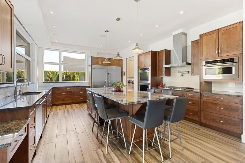 Luxury estate at 704 Stonor Street, Summerland, BC — photo 10