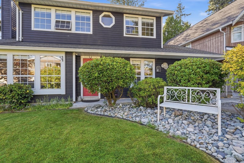 Luxury estate at 1425 129 Street, Surrey, BC — photo 4