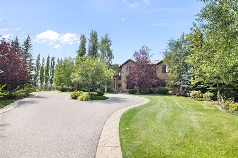 Luxury estate at 209 Pinnacle Ridge Place, Calgary, AB — photo 2