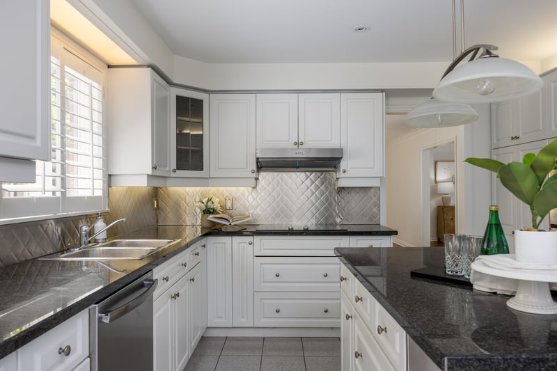 Luxury estate at 15 Old Colony Rd, Toronto, ON — photo 16
