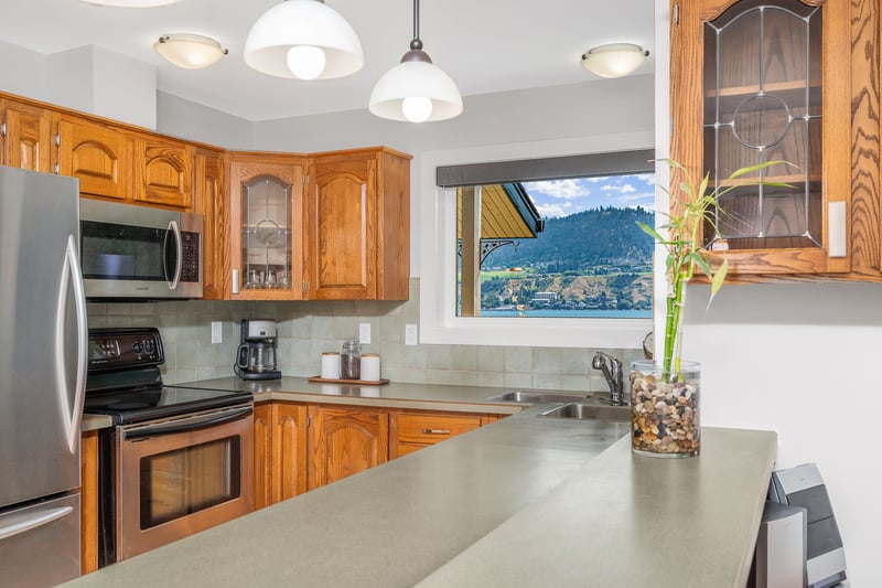 Luxury estate at 7994 Tronson Road, Vernon, BC — photo 12