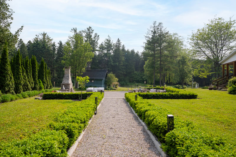 Luxury estate at 2 Vanvalley Drive, Whitchurch-Stouffville, ON — photo 2