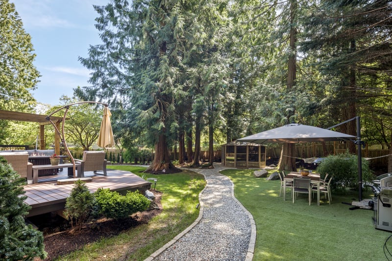 Luxury estate at 1007 Kentwood Place, Victoria, BC — photo 14