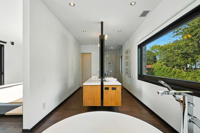Luxury estate at 940 Chemin du Bord-du-Lac-Lakeshore, Dorval, QC — photo 3