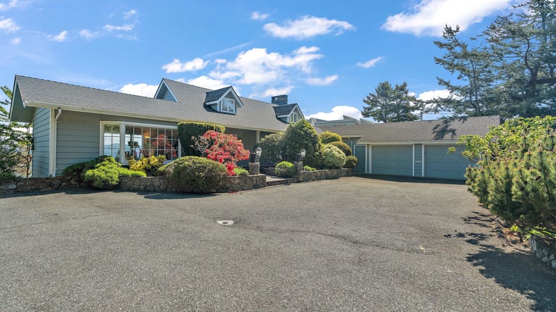 Luxury estate at 3985 Tudor Ave, Saanich — photo 3
