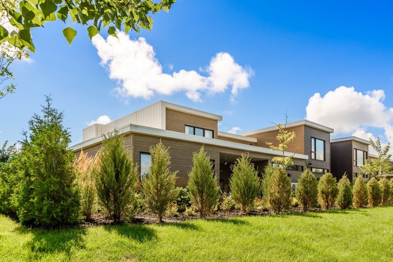 Luxury estate at 318 Rue Narbonne, Sainte-Julie, QC — photo 43