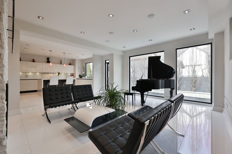 Luxury estate at 647 Montbeck Crescent, Mississauga, ON — photo 7