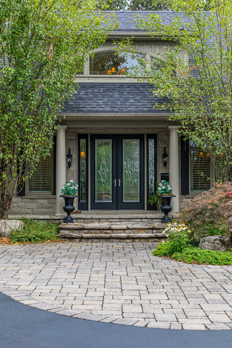 Luxury estate at 37 Ranch Rd, Brantford, ON — photo 2